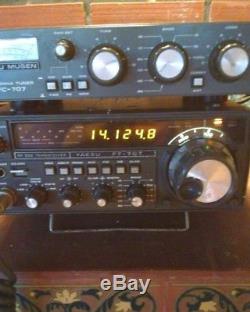 Yaesu FT 707 HF Ham Radio Transceiver, FC 707 Antenna Tuner, Mic, DC Cable
